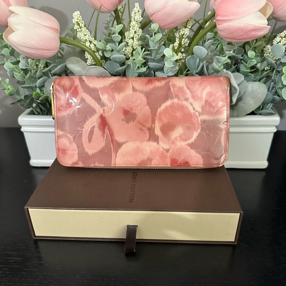 Louis Vuitton Monogram Vernis Ikat Pink Flower Zippy Wallet EXCELLENT Condition - Picture 2 of 11